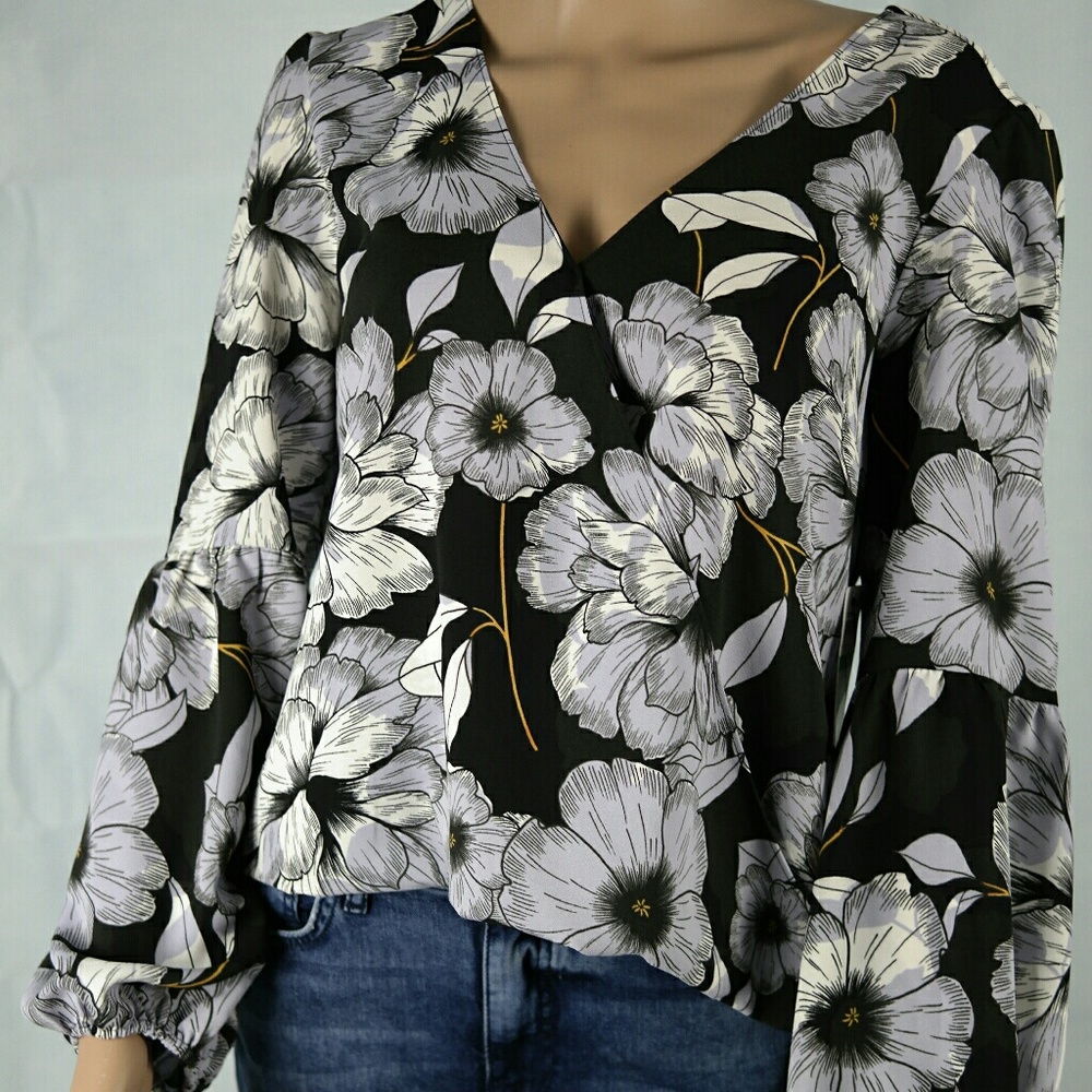 Final price Macy's wrap around style floral Top